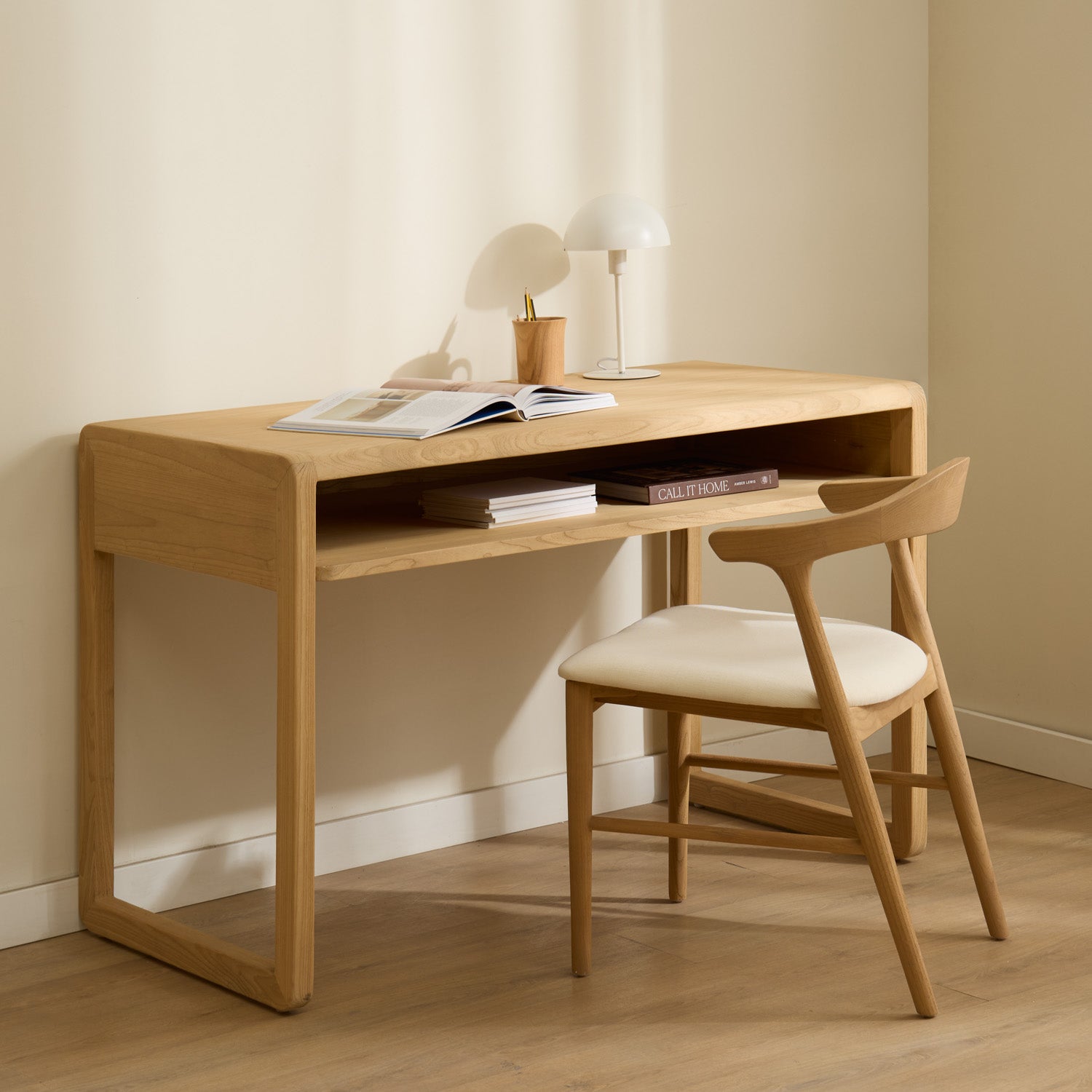 Aura Desk