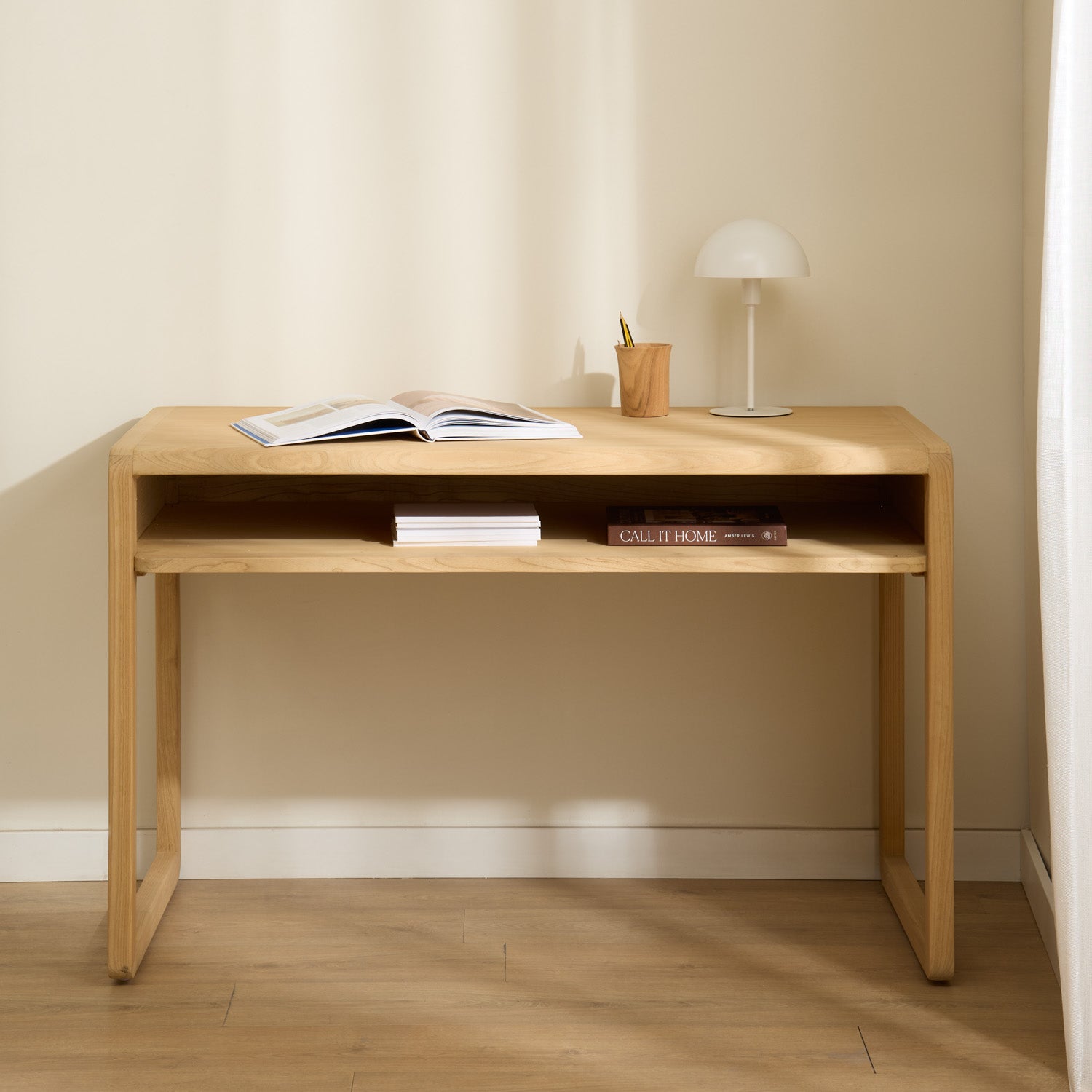 Aura Desk