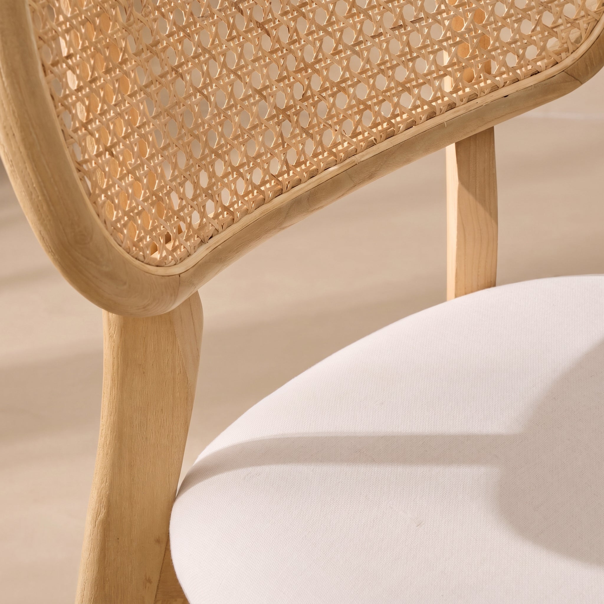 Chair Dari