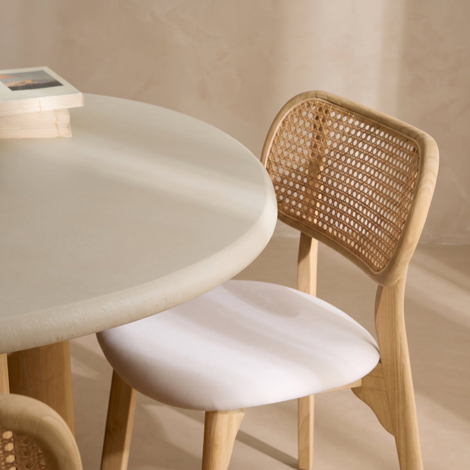 Chair Dari