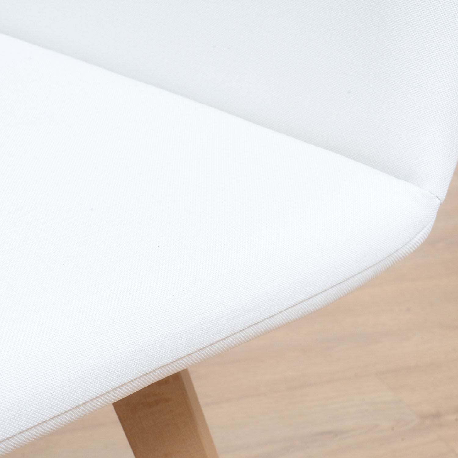 Kale Silla comedor madera tapizado blanco hueso