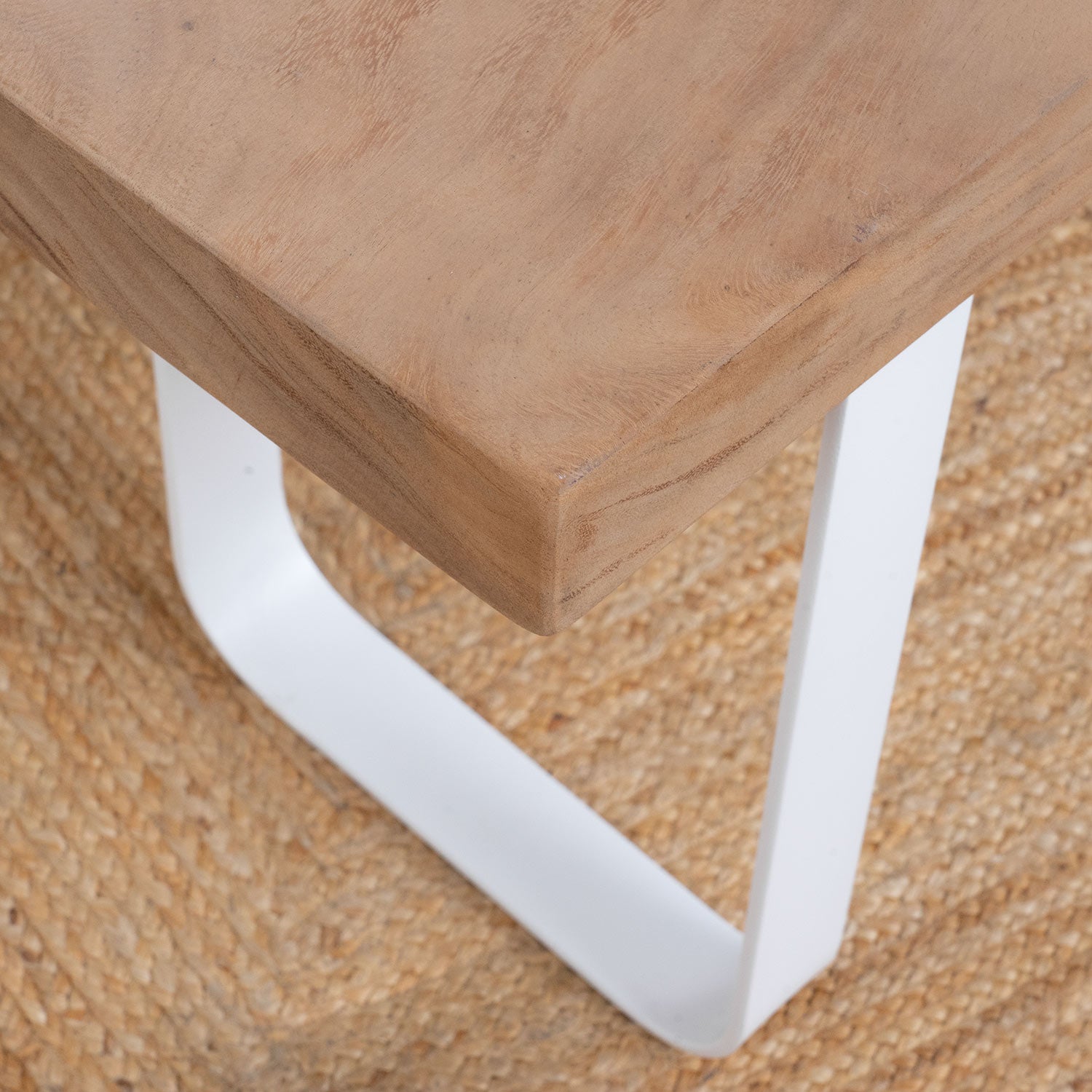 Nayi Banqueta de madera y hierro blanco