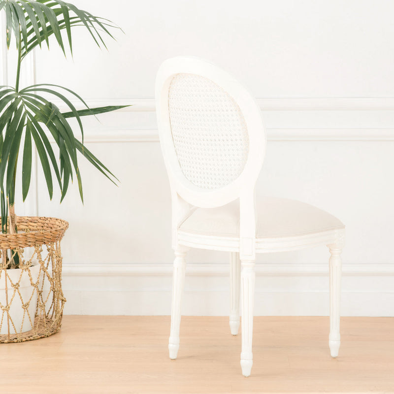 Rounded silla de comedor blanca tapizada