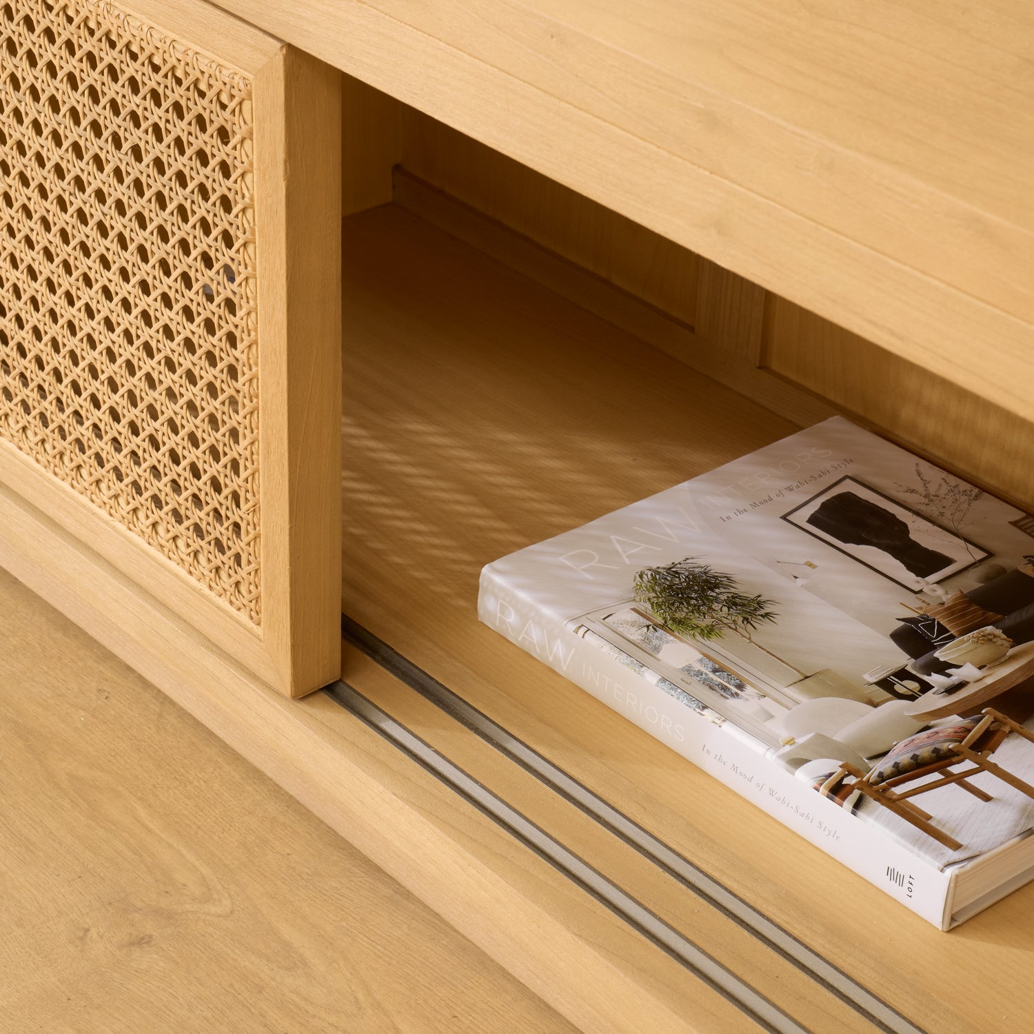 Meuble TV Rotin Et Noyer 180 Cm - Portes Coulissantes, Tiroir, Pieds Réglables, Charge 30 Kg, Style Rétro Moderne