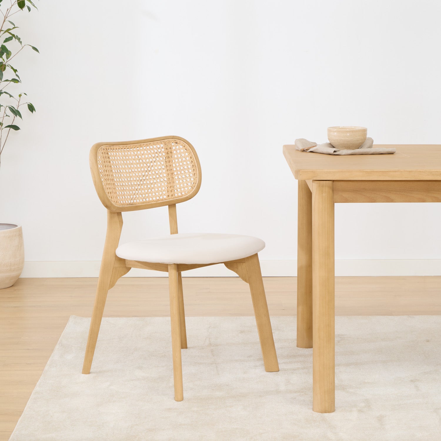 PACK TABLE SKAN + 4 CHAISES DARI